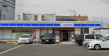 コンビニ　ローソン 摂津鳥飼中三丁目店（コンビニ）まで817m