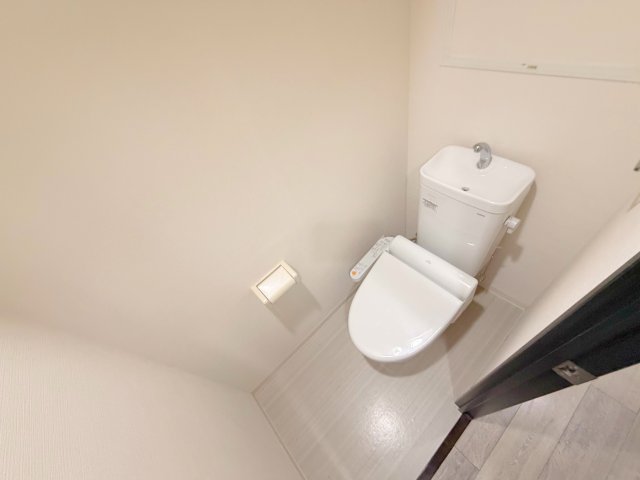 トイレ　綺麗なトイレにはウォシュレット標準装備です。