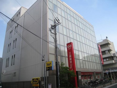 銀行　三菱UFJ銀行 八戸ノ里支店（銀行）まで590m