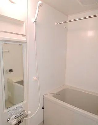 バス・シャワールーム　コンパクトで使いやすいお風呂です