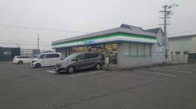 コンビニ　ファミリーマート　姫路高浜（コンビニ）まで330m