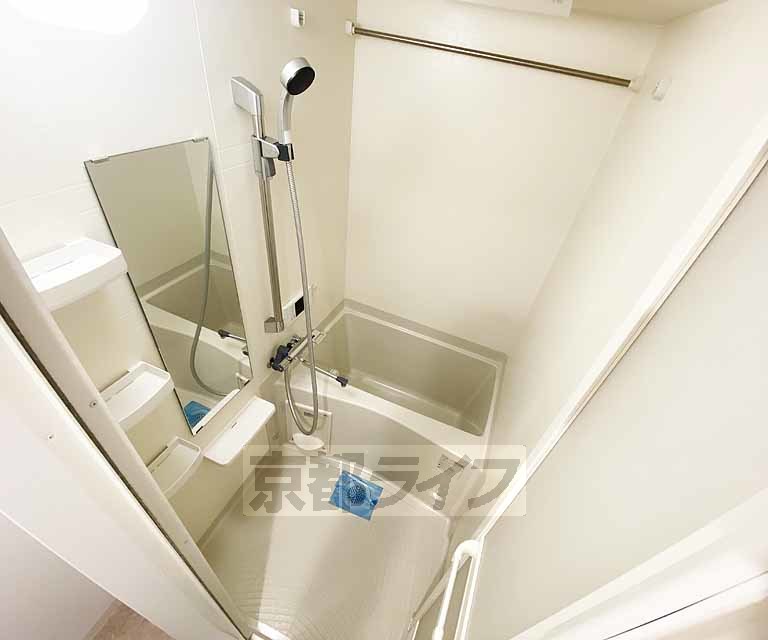 バス・シャワールーム　シンプルな浴室です。