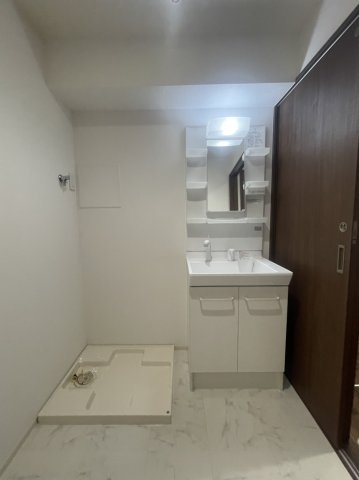 洗面設備　※別の号室の写真になります。