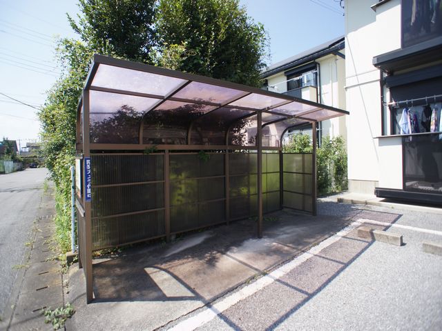 その他共有部分　屋根付きの駐輪場があります♪