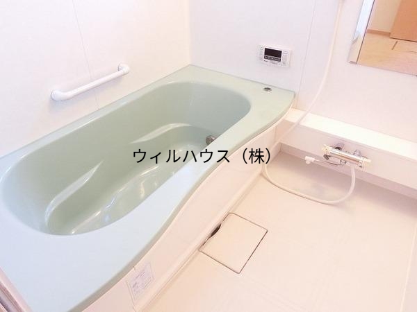 バス・シャワールーム　浴室乾燥機、追い焚き機能付きバス！
