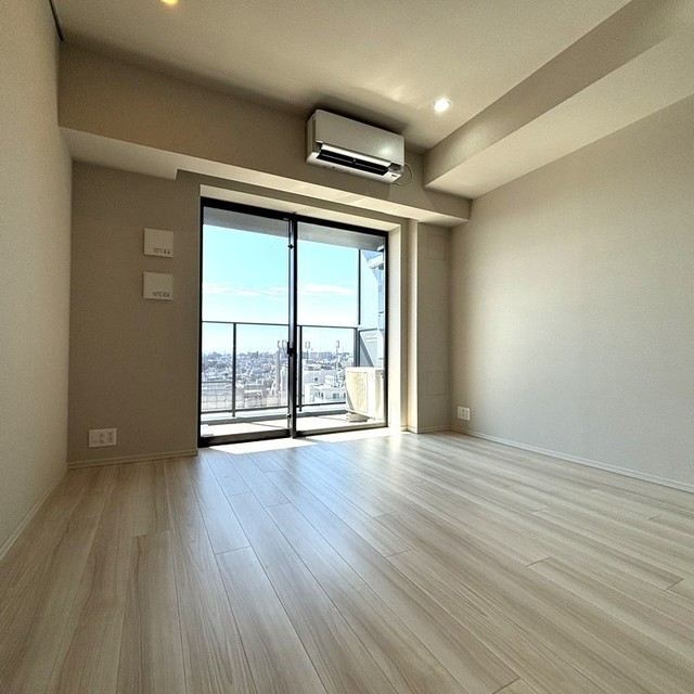 JIYUGAOKA MUSE SQUARE THE RESIDENCEの居間写真