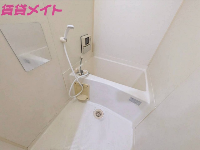 バス・シャワールーム　同建物別部屋写真です