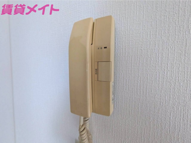 セキュリティ　同建物別部屋写真です