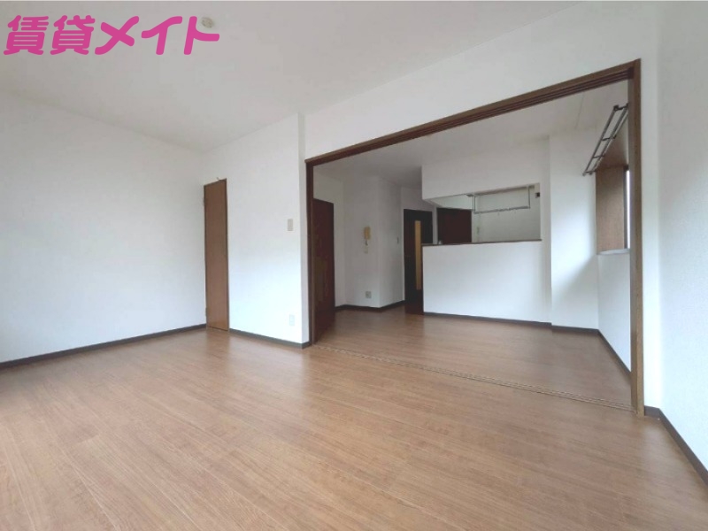 居室・リビング　同建物別部屋写真です