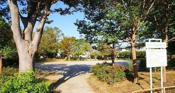 公園　美しが丘近隣公園（公園）まで850m