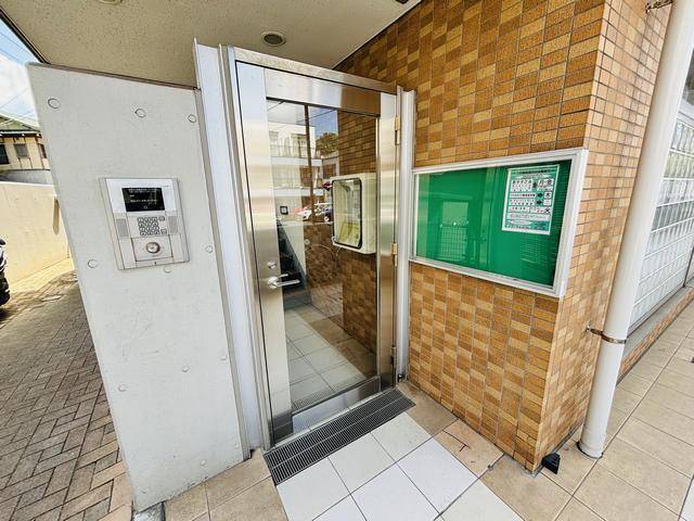 エントランス　オートロック付き