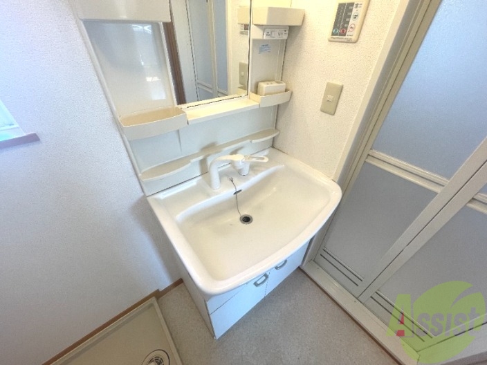 洗面設備　なんと洗面所が独立しています。慌ただしい朝でも大丈夫ですね。