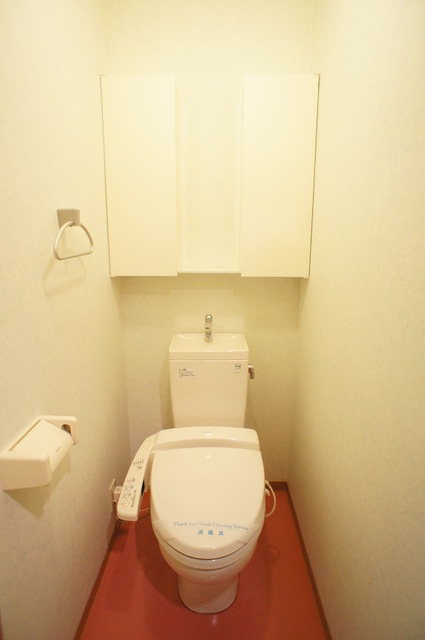 トイレ　温水洗浄便座付です