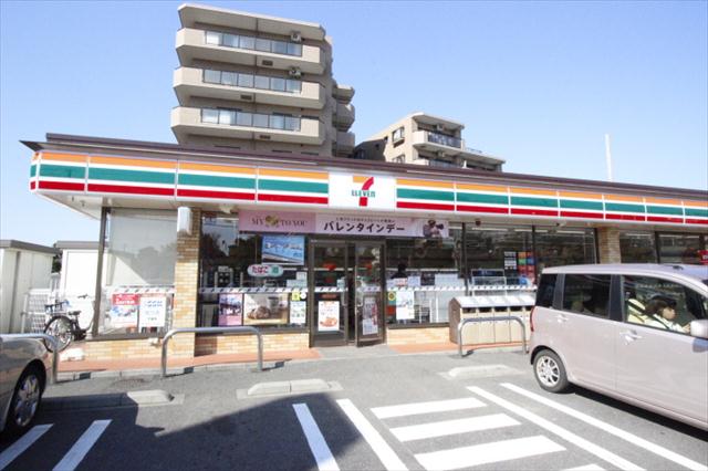 コンビニ　セブンイレブン（コンビニ）まで713m