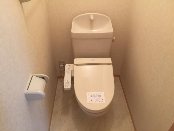 トイレ　温水洗浄便座