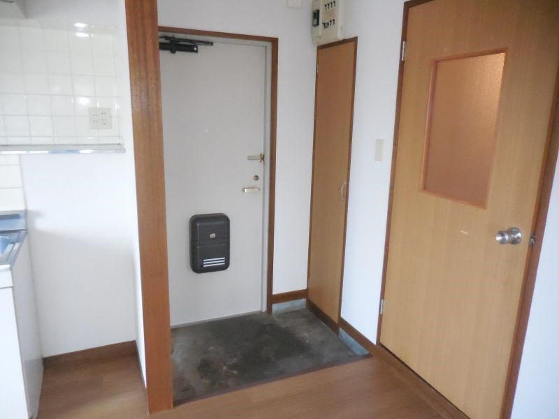 玄関　玄関内側（他室参照）