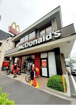 飲食店　マクドナルド明治通り尾久店（飲食店）まで86m