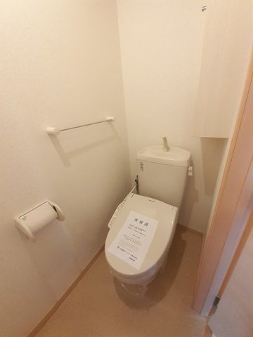トイレ　清潔感のあるトイレです