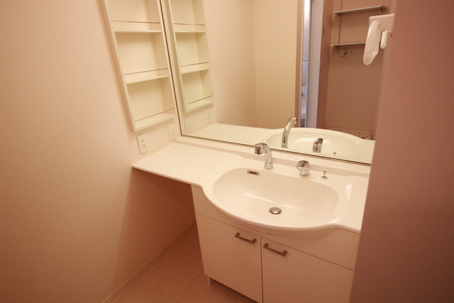 洗面設備　写真は別の部屋のものです