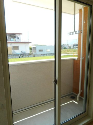 バルコニー　外からの目が気にならないバルコニーで洗濯物が干せます