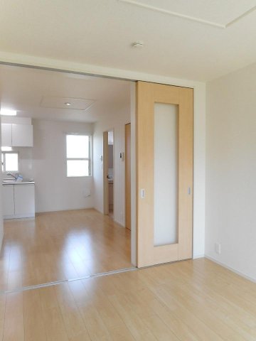 居室・リビング　こちらの居間で趣味の時間をお楽しみください