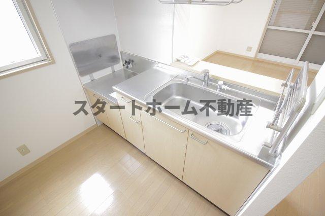 キッチン　コンパクトなキッチンで掃除もラクラク