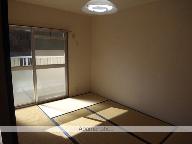 東海道新幹線 掛川駅 徒歩14分 4階建 築41年の居間写真