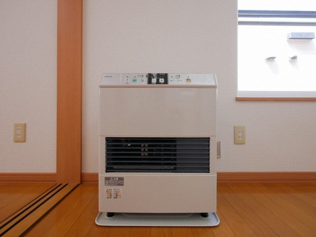 その他設備　冬でも安心灯油ストーブ付きです♪