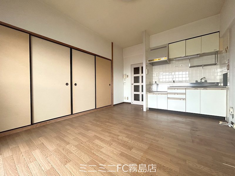 居室・リビング　反転同型