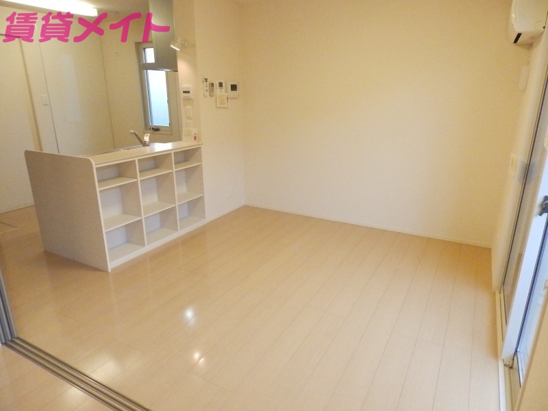 居室・リビング　別部屋参考写真です。