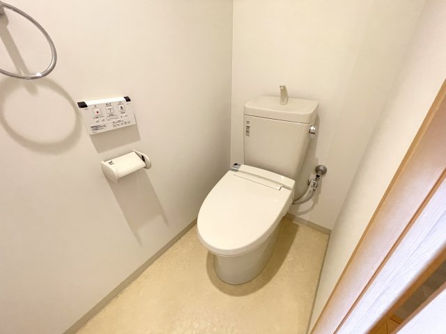 トイレ　※同タイプ・別室の写真になります。