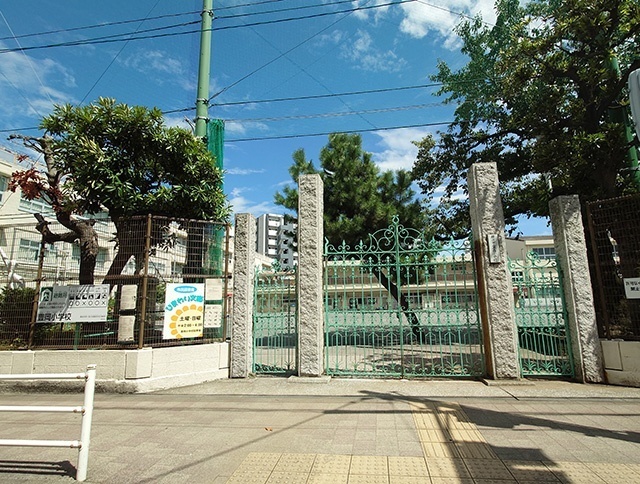 小学校　横浜市立豊岡小学校（小学校）まで675m