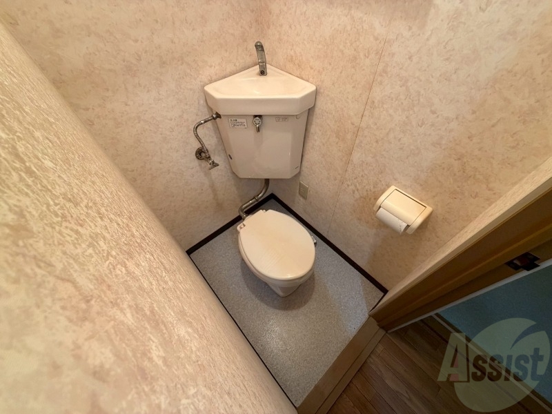 トイレ　こちらはトイレです。清潔感があり、安心して使用できます。