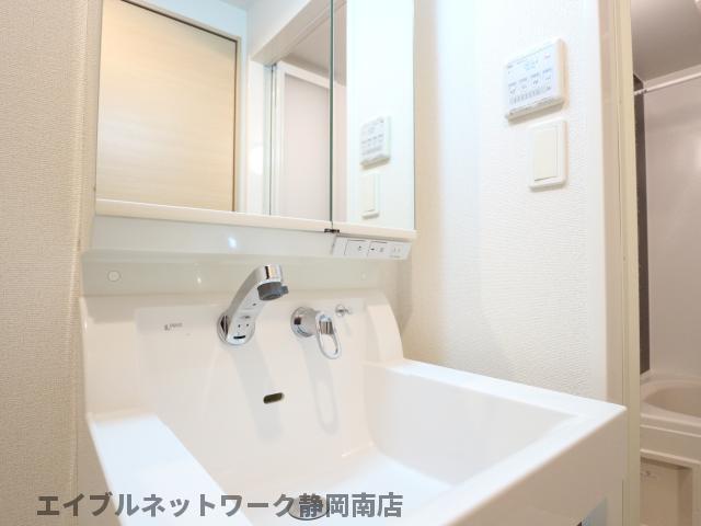 洗面設備　使いやすい洗面所です