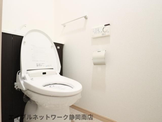 トイレ　落ち着いたトイレです