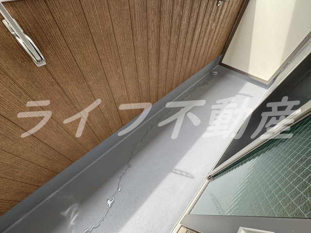 バルコニー　暖かな日差しのふりそそぐバルコニー