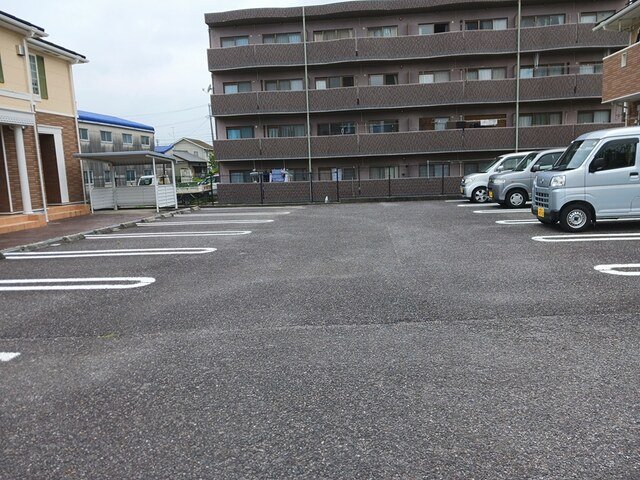 駐車場　駐車場に車を止められます