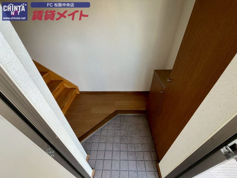 玄関　同物件別部屋の写真