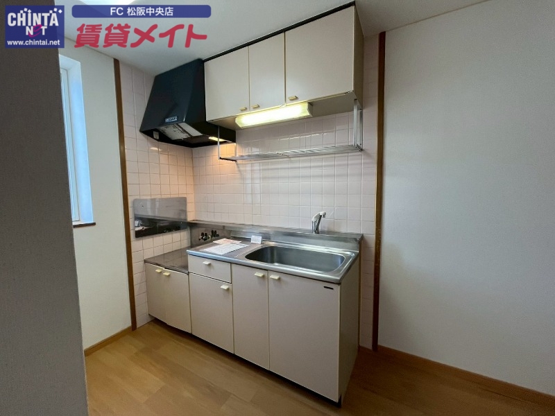 キッチン　同物件別部屋の写真
