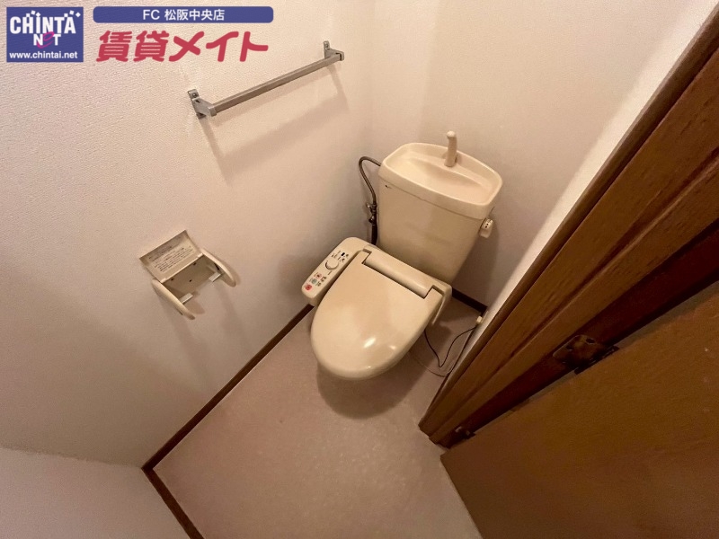トイレ　同物件別部屋の写真