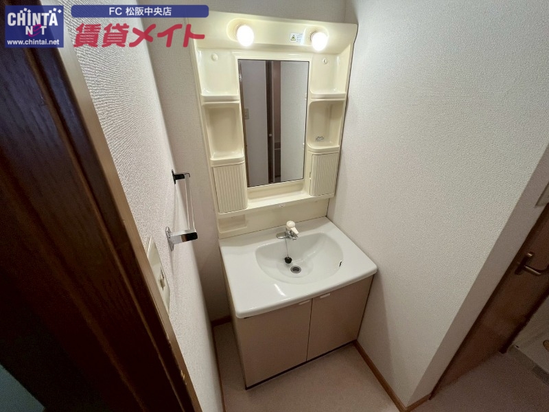 洗面設備　同物件別部屋の写真