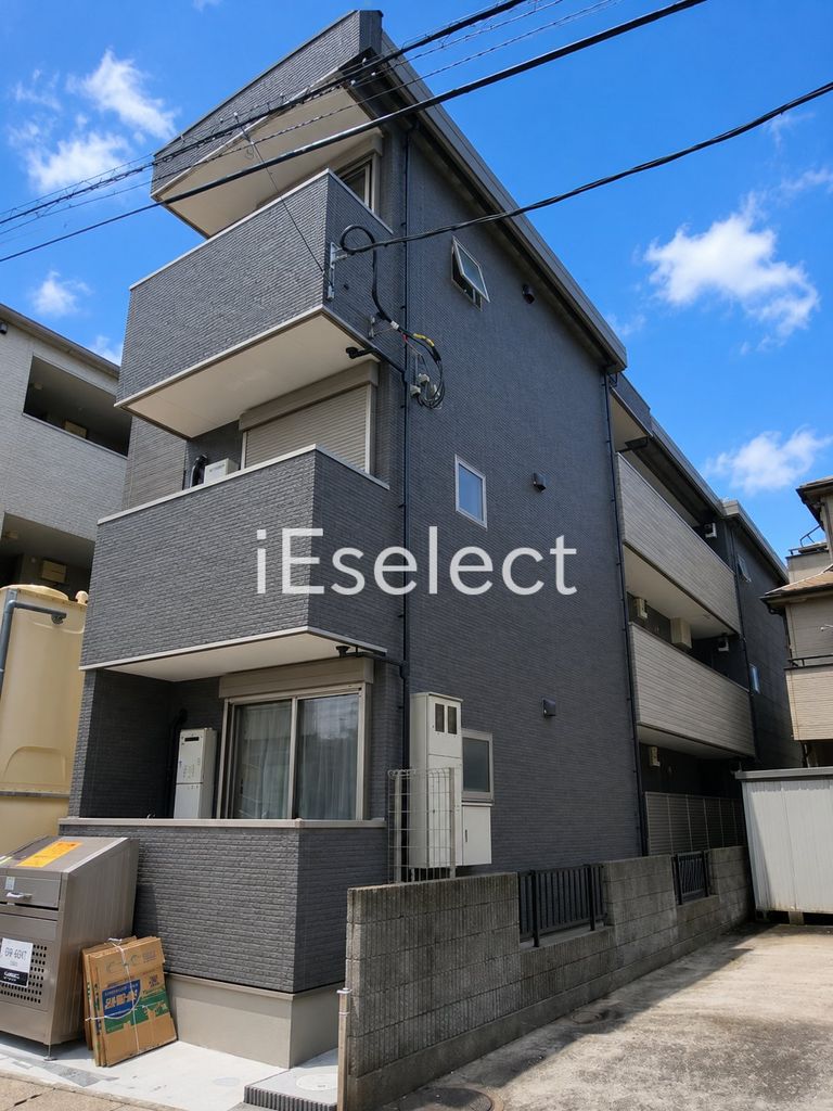 建物外観　2022年8月築。経済的な都市ガス仕様です