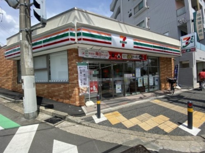 コンビニ　セブン-イレブン 横浜東白楽駅南店（コンビニ）まで925m