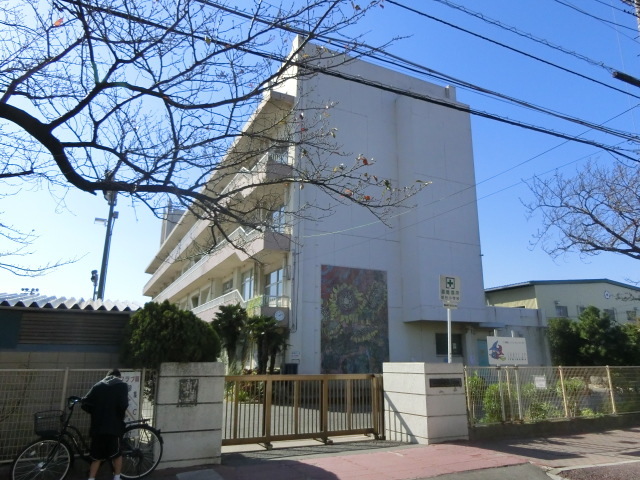 小学校　市川市立曽谷小学校（小学校）まで677m
