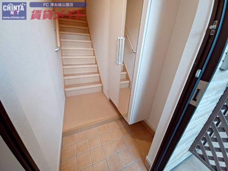玄関　同物件別室写真