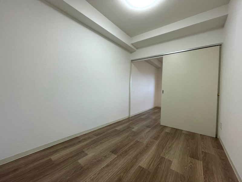 その他部屋・スペース　４帖の洋室です。家具の配置もしやすそうですね！