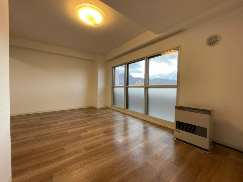 居室・リビング　広くてキレイなお部屋が広がっていて、充実した生活が送れそう。