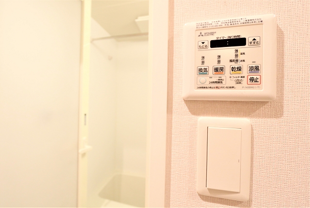 その他設備　雨の日味方、浴室乾燥機付