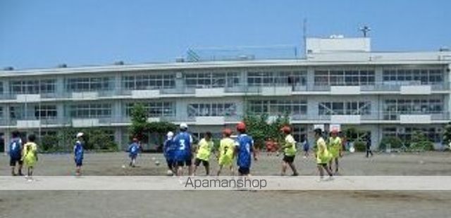 小学校　伊勢原市立大田小学校（小学校）まで3864m