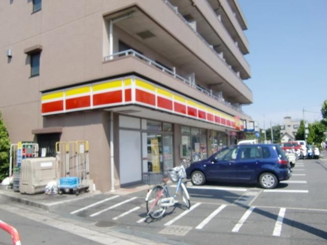 コンビニ　デイリーヤマザキ（コンビニ）まで737m
